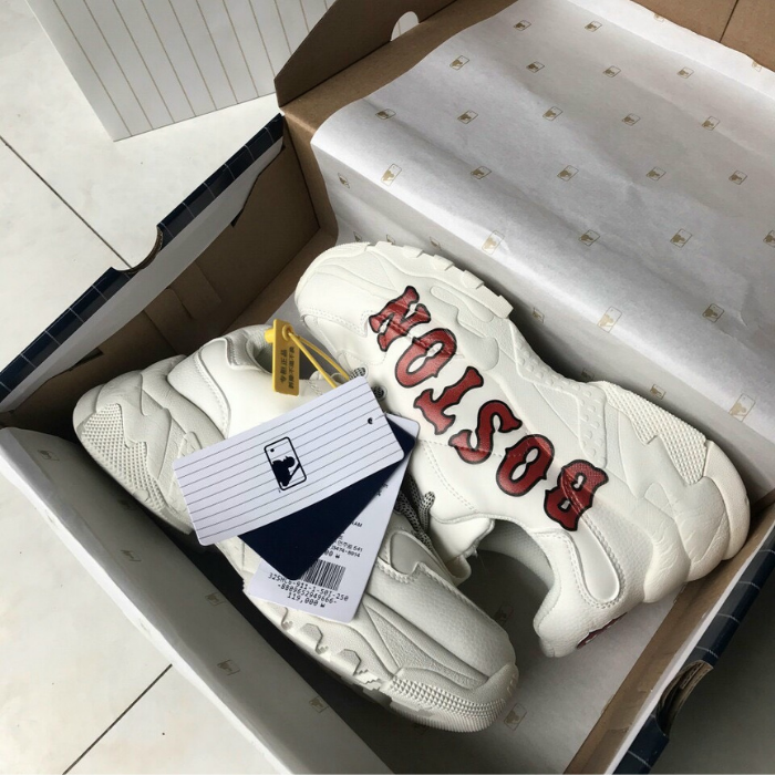 MLB Boston giúp bạn trở thành tâm điểm khi xuất hiện trên phố